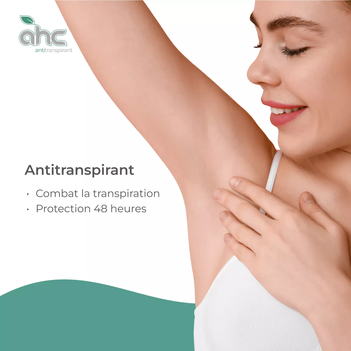 Femme souriante levant le bras pour montrer une aisselle soignée, visuel du sweatstop ahc antitranspirant contre la transpiration avec protection 48 heures