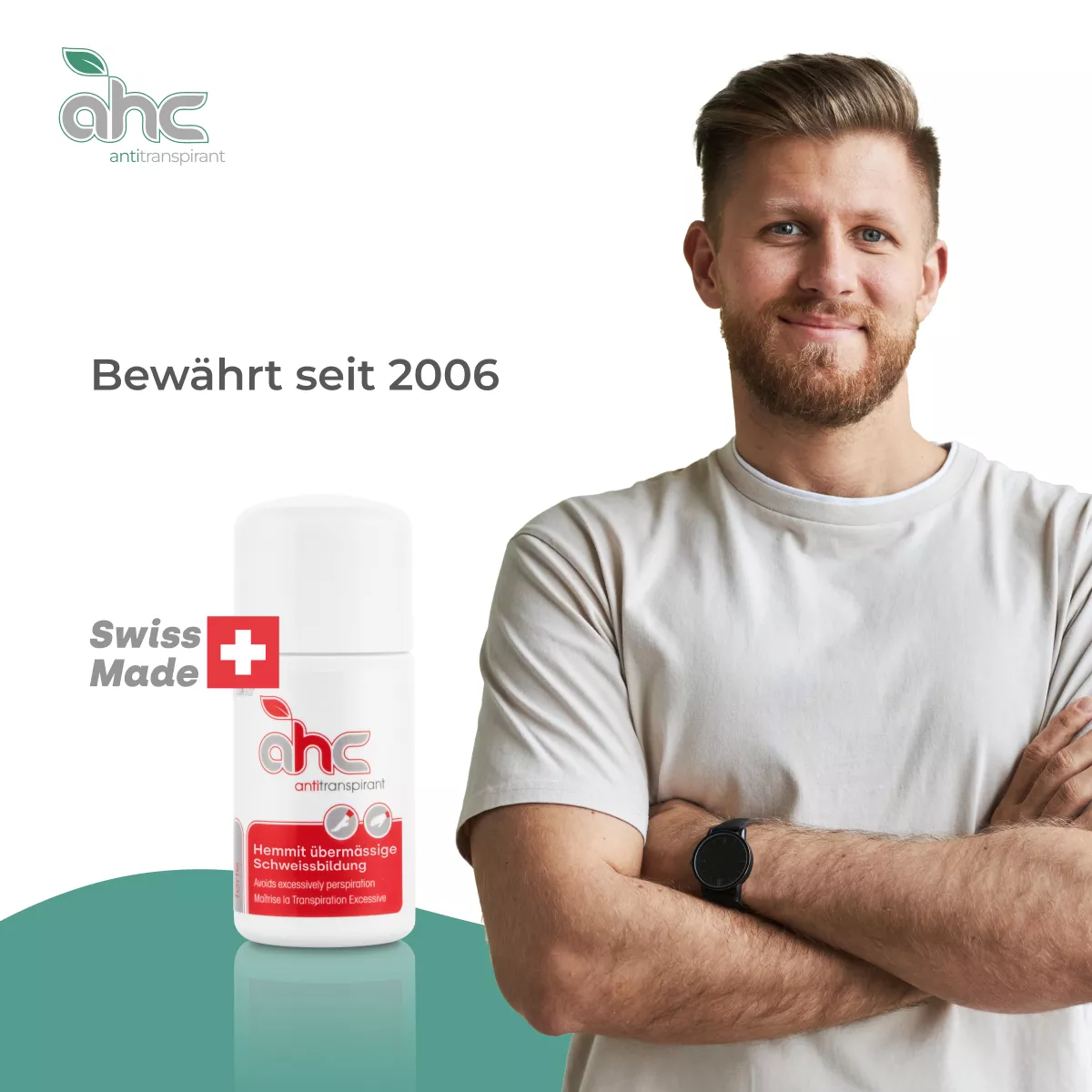 Lächelnder Mann im weißen T-Shirt neben sweatstop AHC Antitranspirant Roll-on, Swiss Made, bewährt seit 2006, gegen übermäßige Schweißbildung